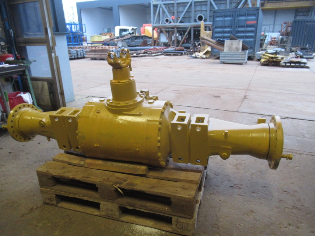 Caterpillar 1267843 - المحور الأمامي - آلات البناء: صور 2 Caterpillar 1267843 - المحور الأمامي - آلات البناء: صور 2