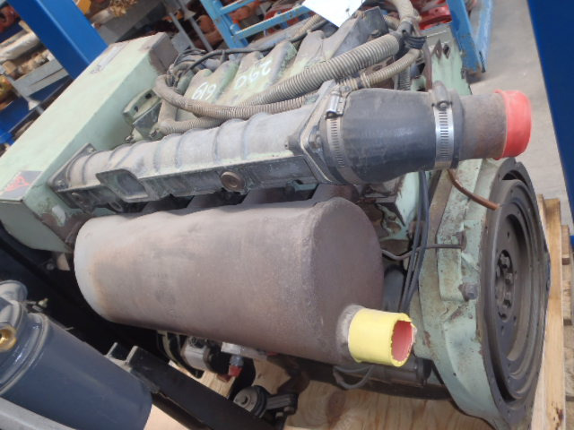 Deutz F4L1011E - - المحرك - آلات البناء: صور 2 Deutz F4L1011E - - المحرك - آلات البناء: صور 2