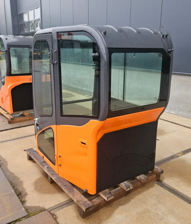 Doosan 220101-00070 - K1029788 - الكبائن - آلات البناء: صور 3 Doosan 220101-00070 - K1029788 - الكبائن - آلات البناء: صور 3