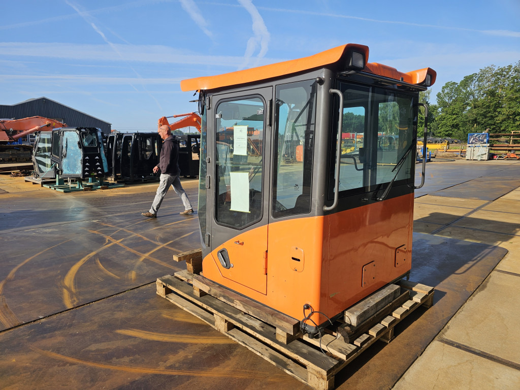 Doosan 220101-00229T - 220101-00229V - الكبائن - آلات البناء: صور 5 Doosan 220101-00229T - 220101-00229V - الكبائن - آلات البناء: صور 5
