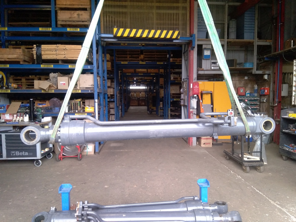 Doosan 400309-00550G - الاسطوانة الهيدروليكية - آلات البناء: صور 1 Doosan 400309-00550G - الاسطوانة الهيدروليكية - آلات البناء: صور 1