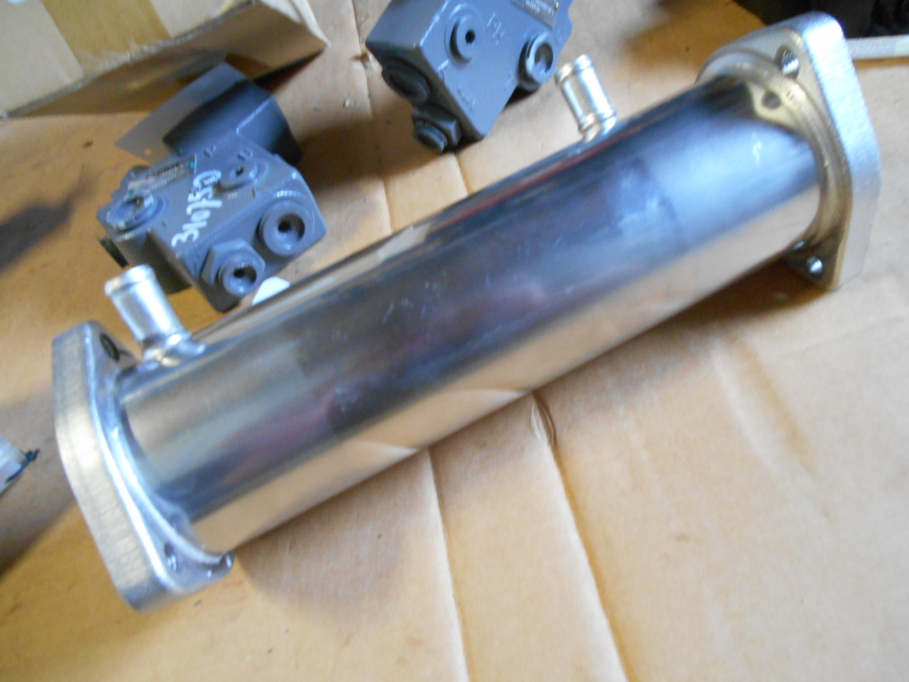 Hitachi 8980281121 - 8982127150 - مبرد EGR - الآلات والماكينات الزراعية: صور 5 Hitachi 8980281121 - 8982127150 - مبرد EGR - الآلات والماكينات الزراعية: صور 5