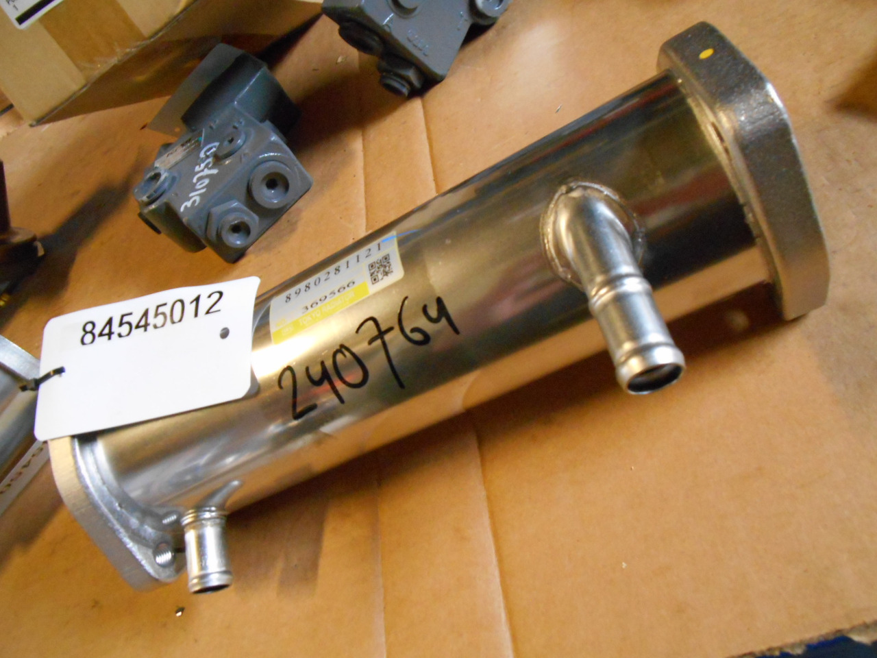 Hitachi 8980281121 - مبرد EGR - الآلات والماكينات الزراعية: صور 2 Hitachi 8980281121 - مبرد EGR - الآلات والماكينات الزراعية: صور 2