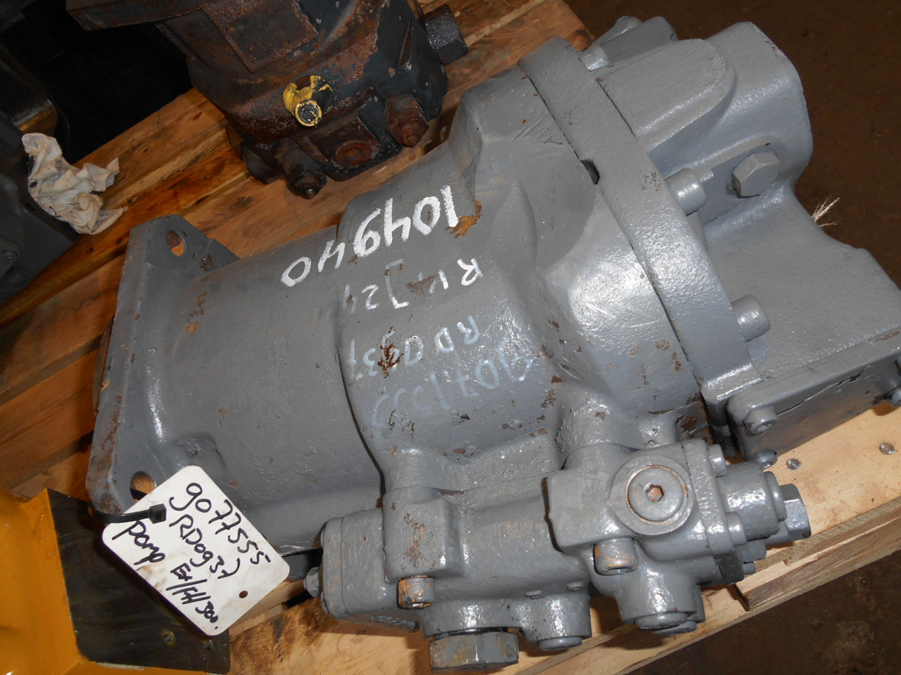 Hitachi 9077555 - - مضخة هيدروليكية - آلات البناء: صور 1 Hitachi 9077555 - - مضخة هيدروليكية - آلات البناء: صور 1