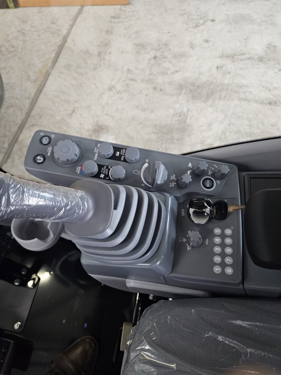 Hitachi ZX-5 ZX-6 - YA60044288 - الكبائن - آلات البناء: صور 3 Hitachi ZX-5 ZX-6 - YA60044288 - الكبائن - آلات البناء: صور 3
