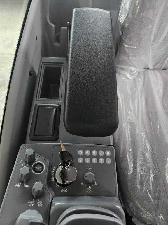Hitachi ZX-5 ZX-6 - YA60044288 - الكبائن - آلات البناء: صور 2 Hitachi ZX-5 ZX-6 - YA60044288 - الكبائن - آلات البناء: صور 2