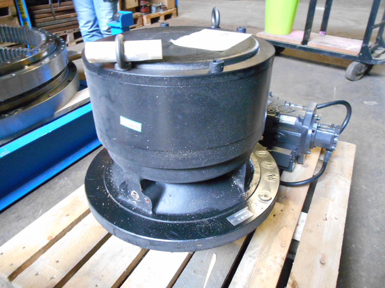 Kobelco LS32W00012F1 - محرك سوينغ - آلات البناء: صور 3 Kobelco LS32W00012F1 - محرك سوينغ - آلات البناء: صور 3