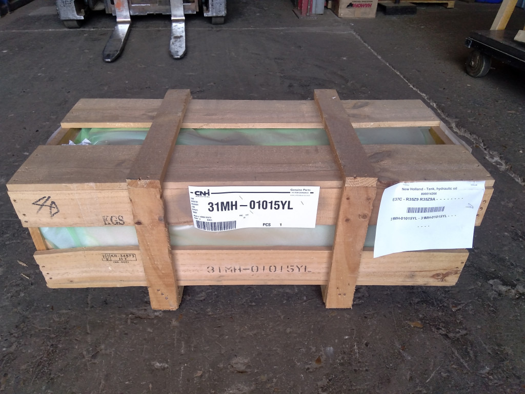 New Holland 31MH-01015YL - خزان هيدروليكي - آلات البناء: صور 2 New Holland 31MH-01015YL - خزان هيدروليكي - آلات البناء: صور 2