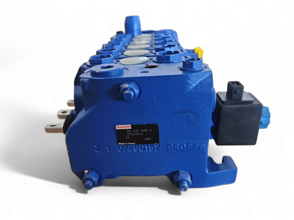 New Holland 85824221 - صمامات هيدروليكية - آلات البناء: صور 4 New Holland 85824221 - صمامات هيدروليكية - آلات البناء: صور 4