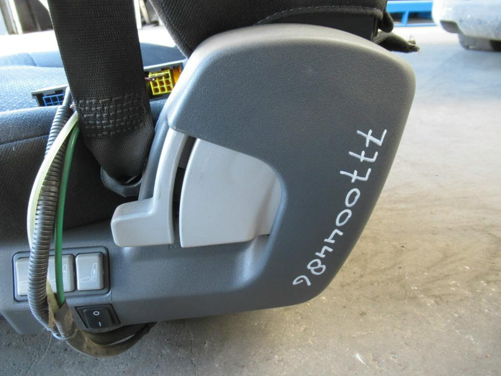 O&K - مقاعد السيارات - آلات البناء: صور 2 O&K - مقاعد السيارات - آلات البناء: صور 2