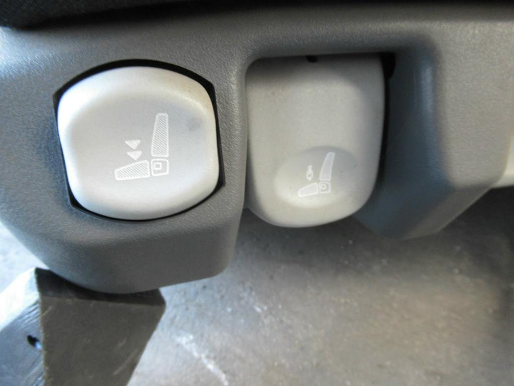 O&K - مقاعد السيارات - آلات البناء: صور 4 O&K - مقاعد السيارات - آلات البناء: صور 4