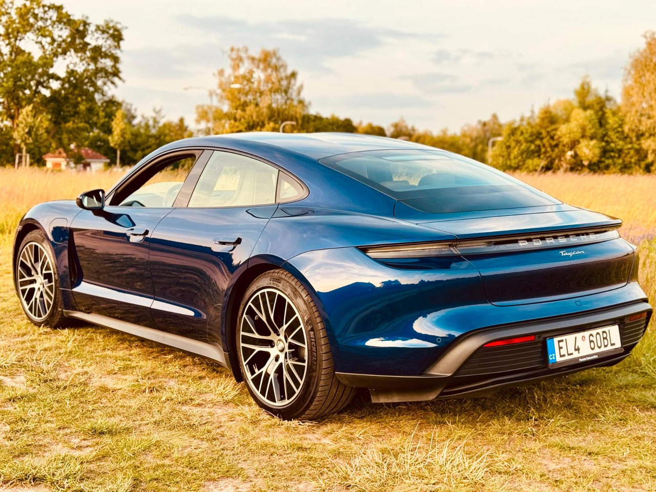 Porsche Taycan CR - كوبيه: صور 3 Porsche Taycan CR - كوبيه: صور 3