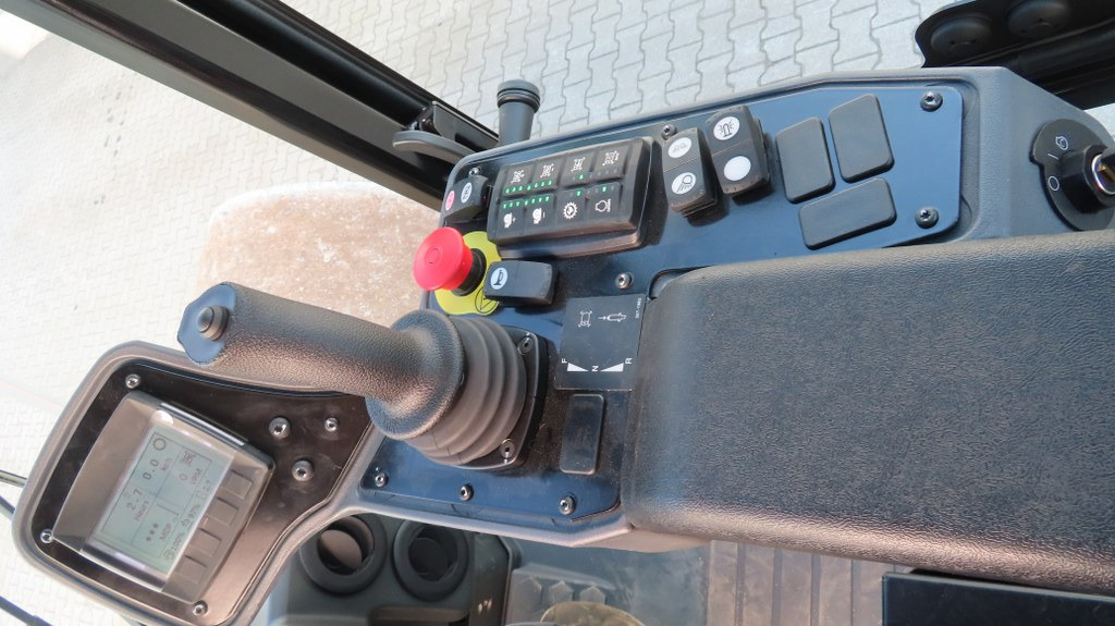 مدماج Caterpillar CS 56 B: صور 15