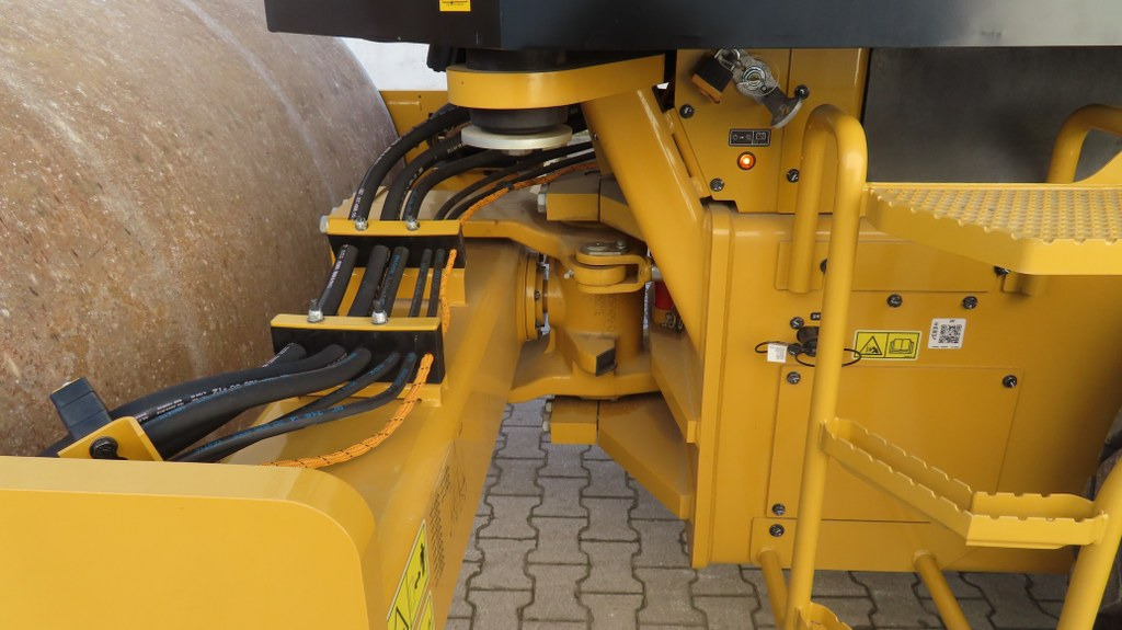 مدماج Caterpillar CS 56 B: صور 13