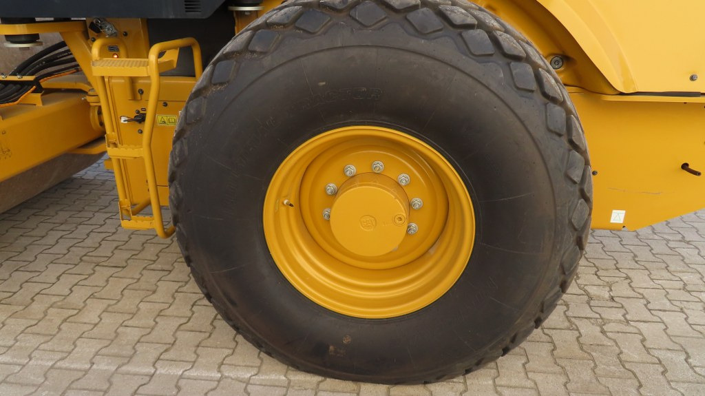 مدماج Caterpillar CS 56 B: صور 12