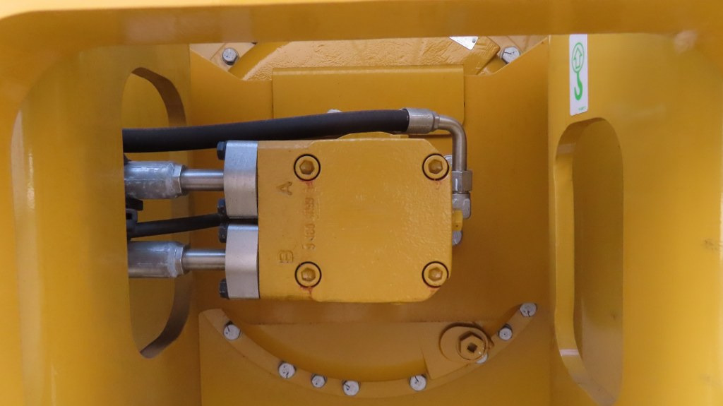 مدماج Caterpillar CS13: صور 13