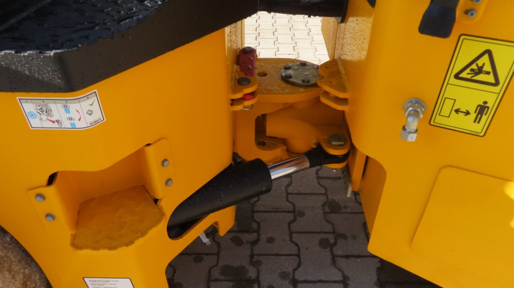 مدحلة الأسفلت JCB CT430-140: صور 13