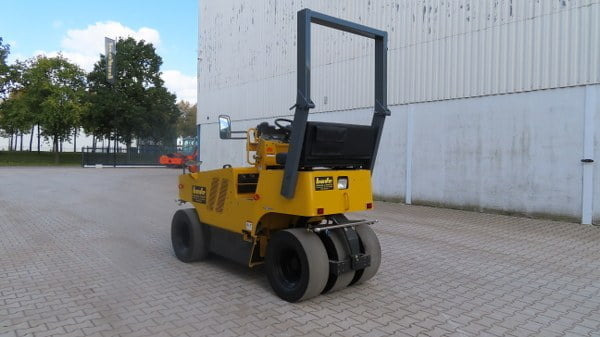 Sakai TS 160-2 - مداحل الإطارات الهوائية: صور 4 Sakai TS 160-2 - مداحل الإطارات الهوائية: صور 4