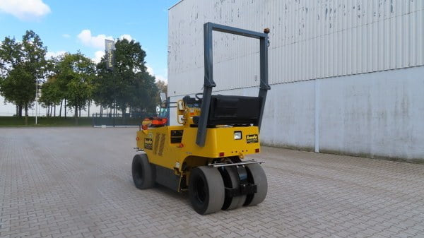 Sakai TS 160-3 - مداحل الإطارات الهوائية: صور 4 Sakai TS 160-3 - مداحل الإطارات الهوائية: صور 4