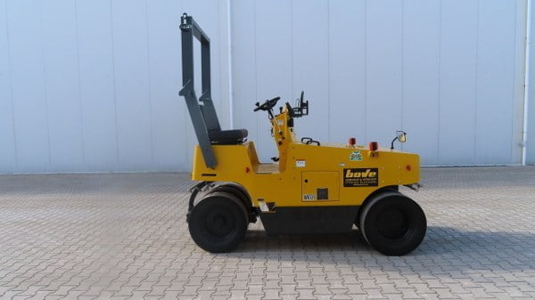Sakai TS 160-3 - مداحل الإطارات الهوائية: صور 1 Sakai TS 160-3 - مداحل الإطارات الهوائية: صور 1