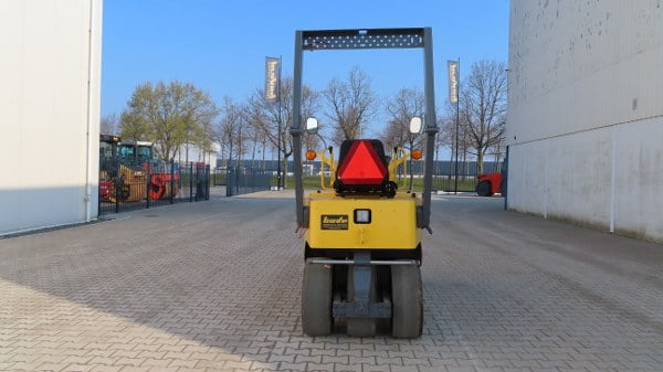 Sakai TS 160 - مداحل الإطارات الهوائية: صور 3 Sakai TS 160 - مداحل الإطارات الهوائية: صور 3