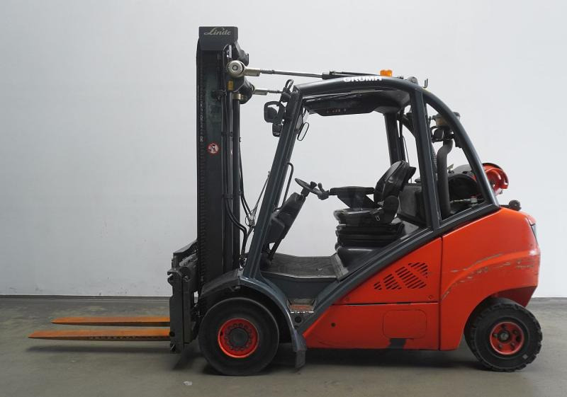 Linde H 35 T 393 - رافعة شوكية تعمل بالغاز: صور 4 Linde H 35 T 393 - رافعة شوكية تعمل بالغاز: صور 4