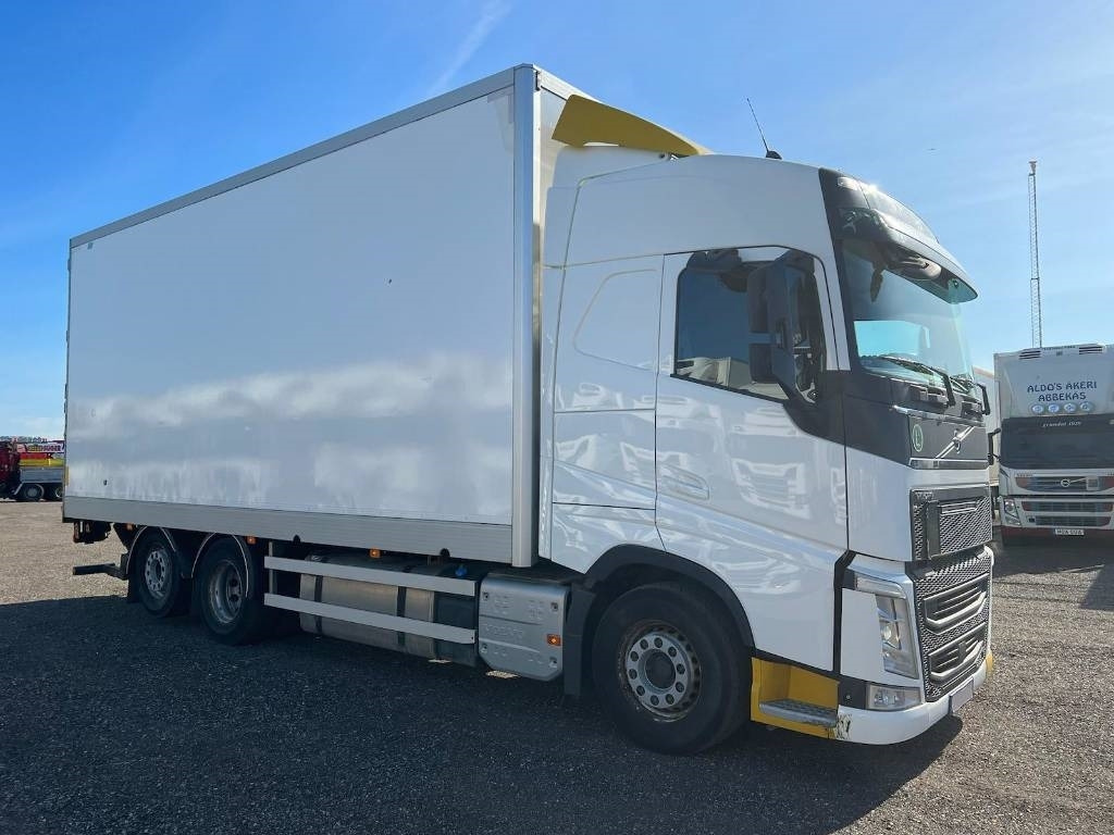 Volvo FH500 6*2 serie 2032 - بصندوق مغلق شاحنة: صور 2 Volvo FH500 6*2 serie 2032 - بصندوق مغلق شاحنة: صور 2