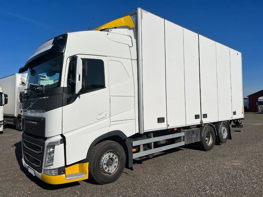 Volvo FH500 6*2 serie 2032 - بصندوق مغلق شاحنة: صور 1 Volvo FH500 6*2 serie 2032 - بصندوق مغلق شاحنة: صور 1