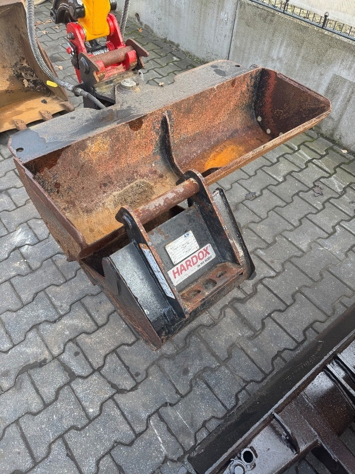 JCB 8018 - حفارة مصغرة: صور 4 JCB 8018 - حفارة مصغرة: صور 4