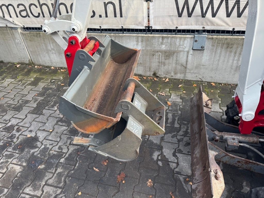 Takeuchi TB 210 - حفارة مصغرة: صور 2 Takeuchi TB 210 - حفارة مصغرة: صور 2