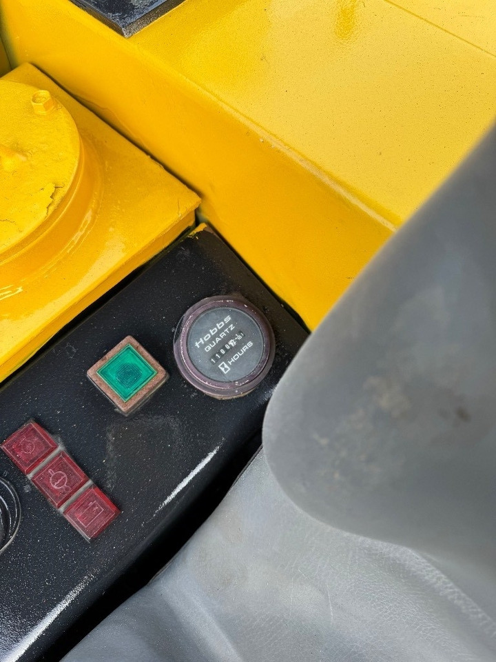 Yanmar B12 - حفارة مصغرة: صور 5 Yanmar B12 - حفارة مصغرة: صور 5