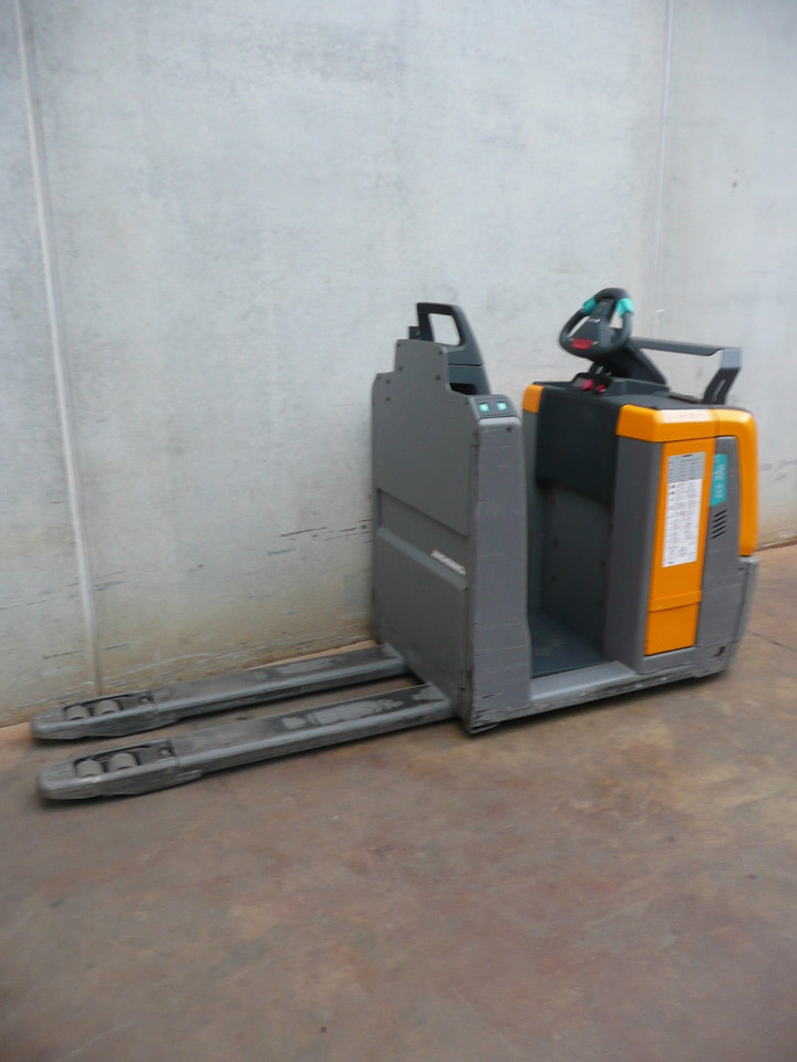 Jungheinrich ECE 220 1250x540mm - رافعات ترتيب البضائع: صور 2 Jungheinrich ECE 220 1250x540mm - رافعات ترتيب البضائع: صور 2