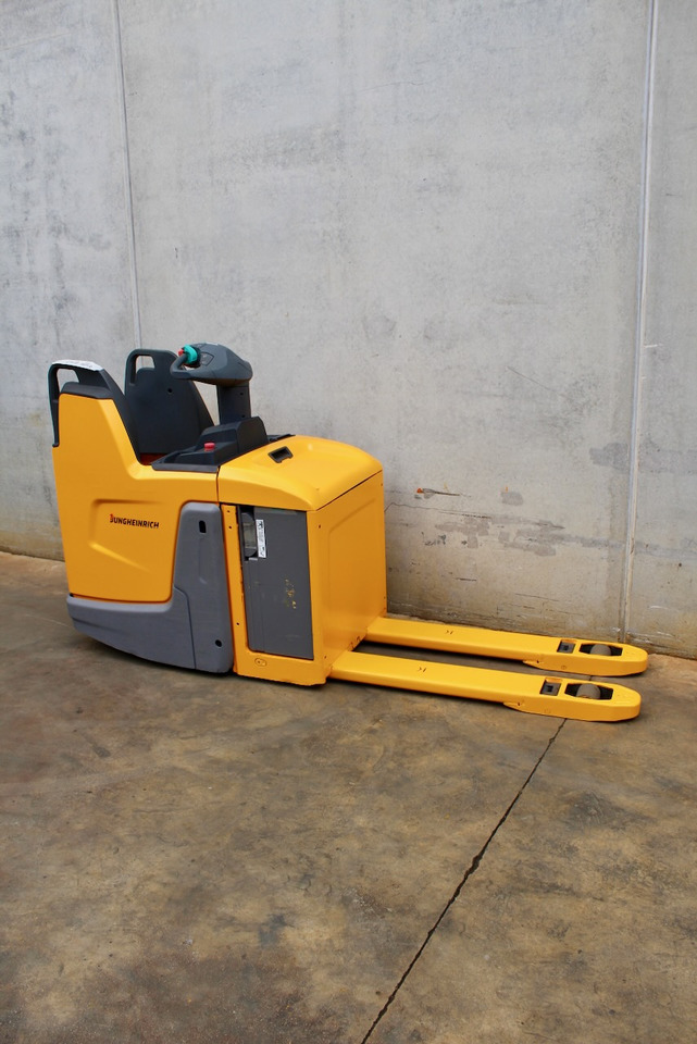 Jungheinrich ERE 225 LI-ION - معدات الرفع منخفض المستوى: صور 4 Jungheinrich ERE 225 LI-ION - معدات الرفع منخفض المستوى: صور 4