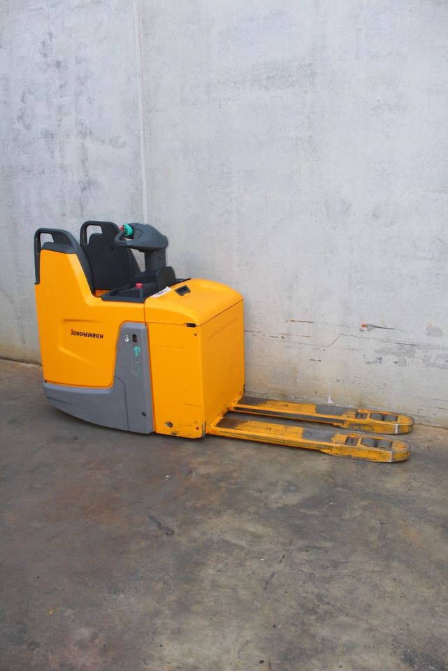 Jungheinrich ERE 225 LI-ION - معدات الرفع منخفض المستوى: صور 4 Jungheinrich ERE 225 LI-ION - معدات الرفع منخفض المستوى: صور 4