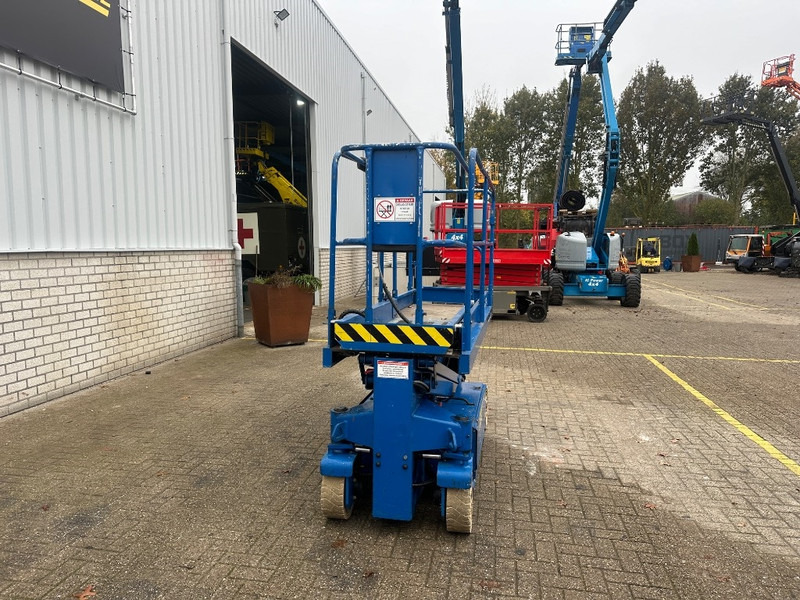 UpRight SL20 - رافعات مقصية: صور 5 UpRight SL20 - رافعات مقصية: صور 5