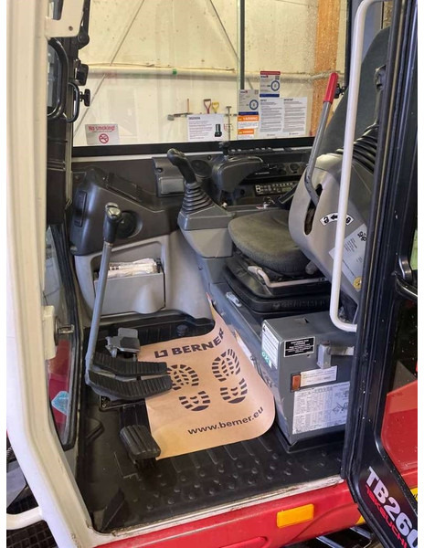 Takeuchi TB 240 - حفارة مصغرة: صور 5 Takeuchi TB 240 - حفارة مصغرة: صور 5