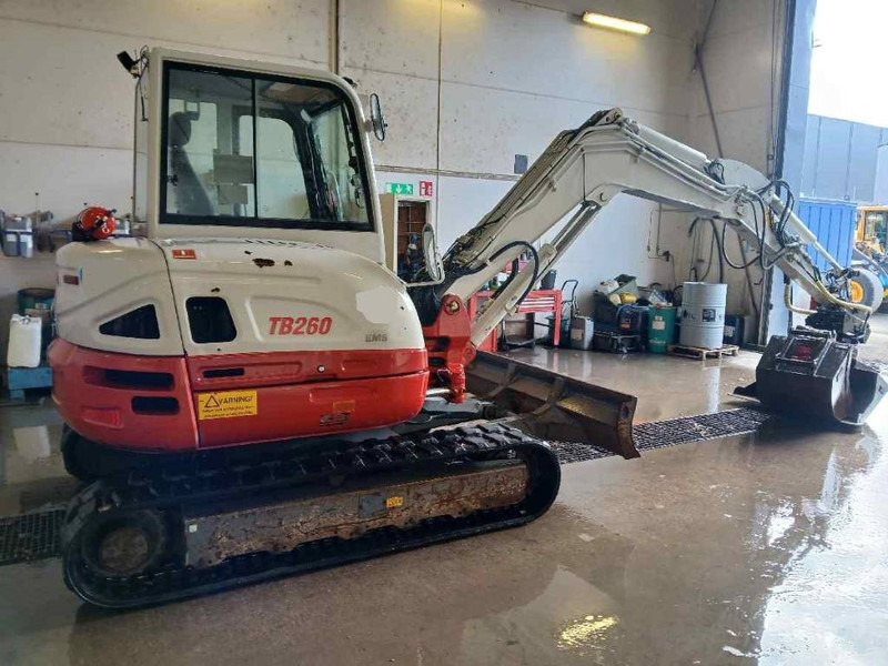 Takeuchi TB 260 - حفارة مصغرة: صور 2 Takeuchi TB 260 - حفارة مصغرة: صور 2