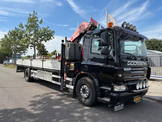 DAF CF 75.250 4x2 Fassi F215 crane Radio controlled Flat bed body - شاحنة كرين: صور 4 DAF CF 75.250 4x2 Fassi F215 crane Radio controlled Flat bed body - شاحنة كرين: صور 4