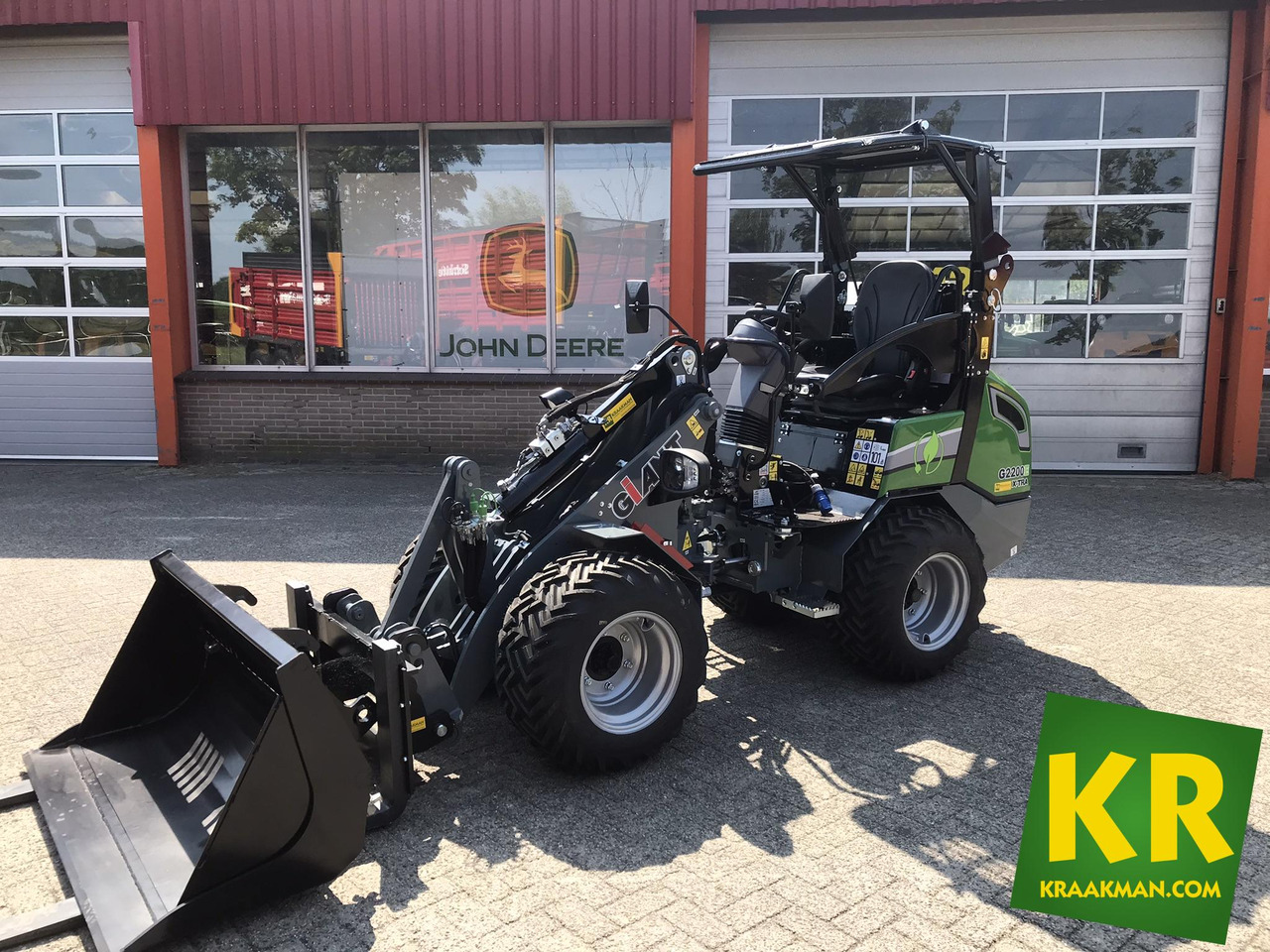 G2200E Giant - لودر مفصلي صغير: صور 1 G2200E Giant - لودر مفصلي صغير: صور 1