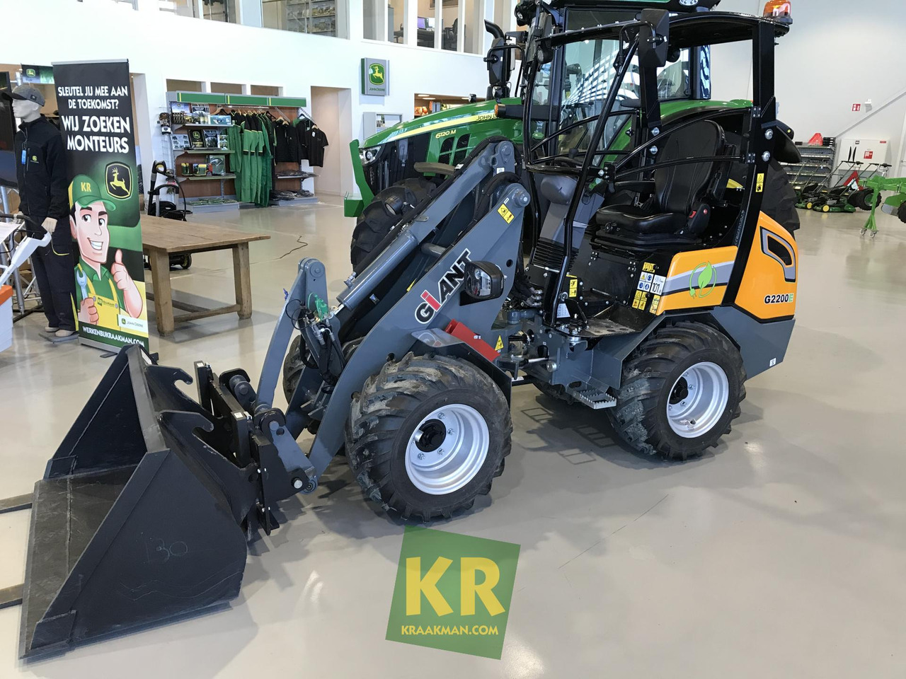 G2200E Giant  - لودر مفصلي صغير: صور 1 G2200E Giant  - لودر مفصلي صغير: صور 1