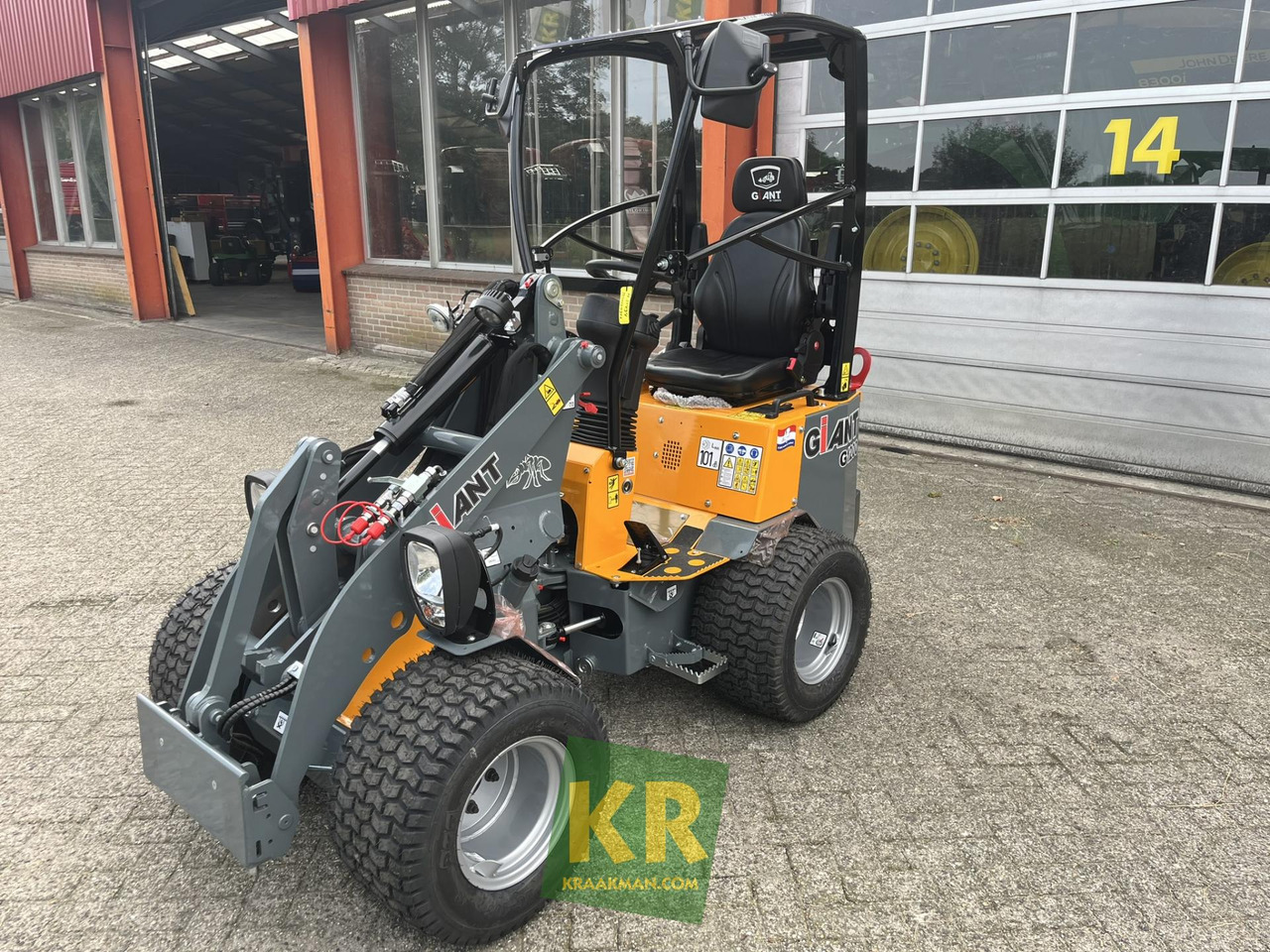 Giant G1200  - لودر مفصلي صغير: صور 1 Giant G1200  - لودر مفصلي صغير: صور 1