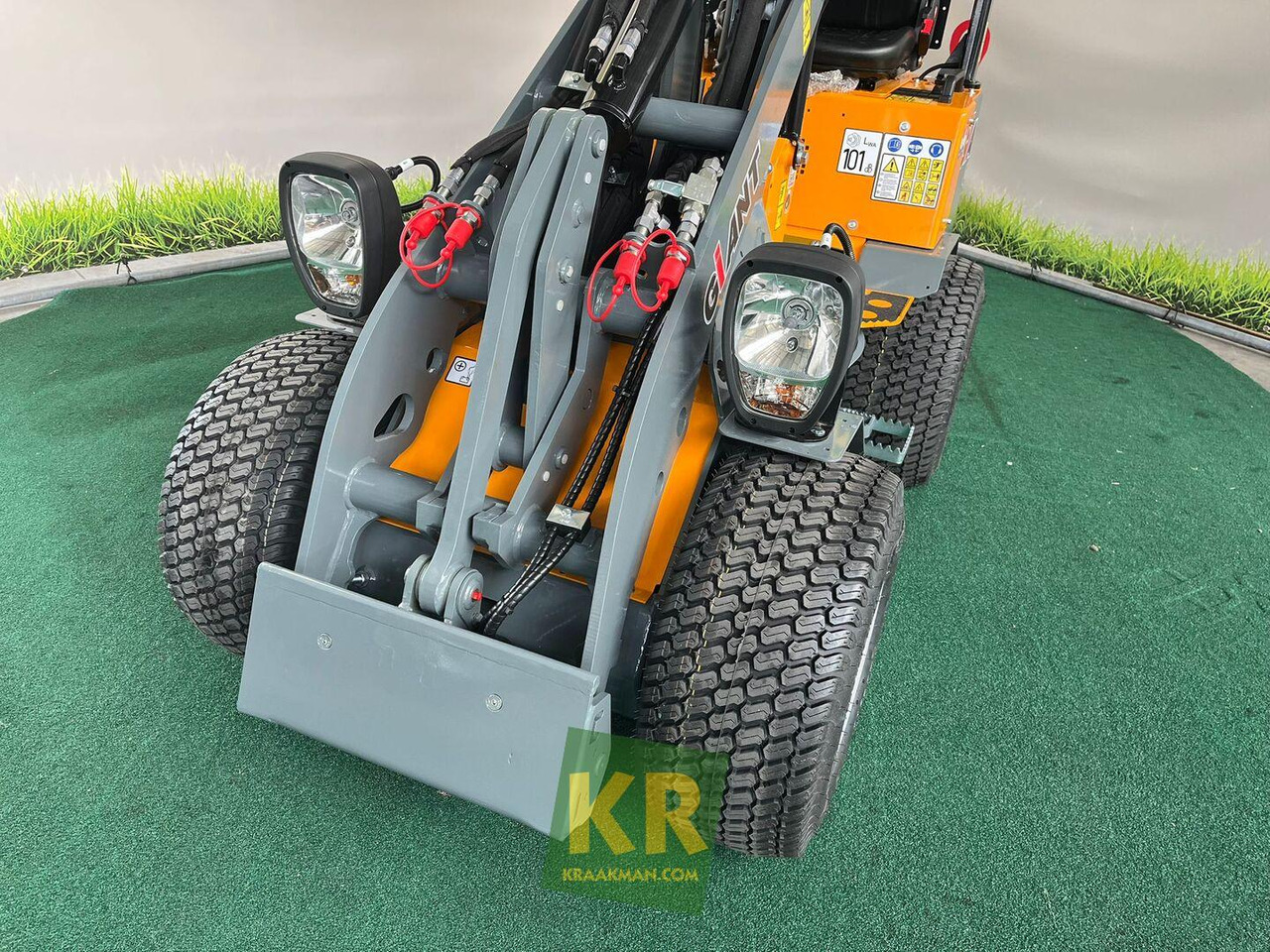 Giant G1200  - لودر مفصلي صغير: صور 3 Giant G1200  - لودر مفصلي صغير: صور 3