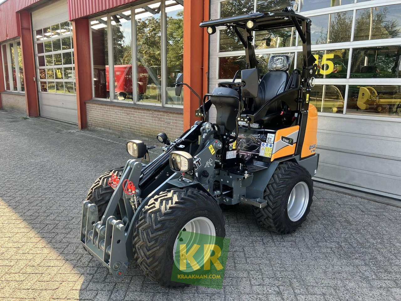 Giant G1500 Xtra  - لودر مفصلي صغير: صور 1 Giant G1500 Xtra  - لودر مفصلي صغير: صور 1