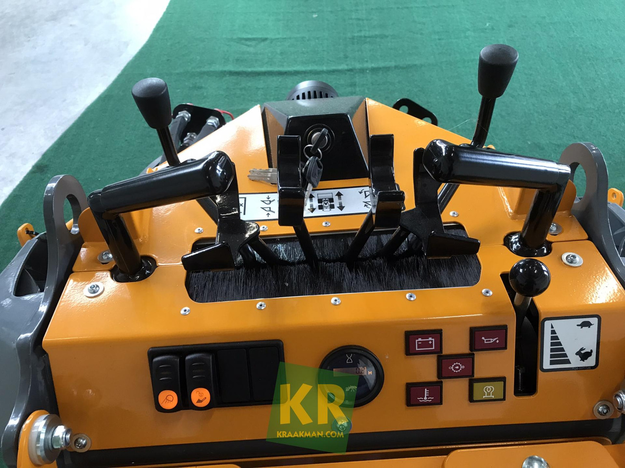 شيول صغير جديد Giant SK252D: صور 8