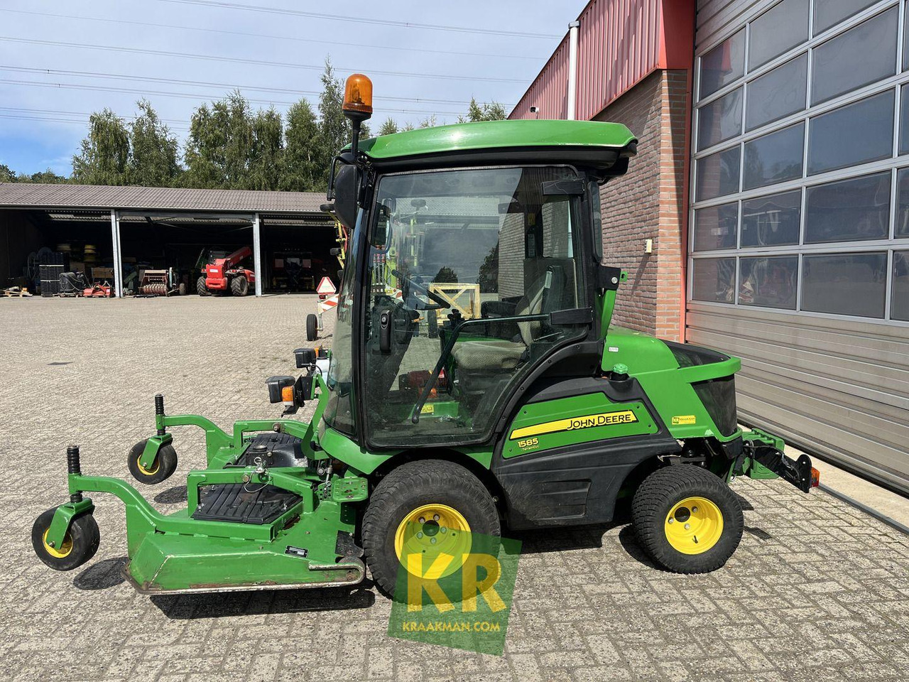 John Deere 1585 - جزازة المروج: صور 4 John Deere 1585 - جزازة المروج: صور 4