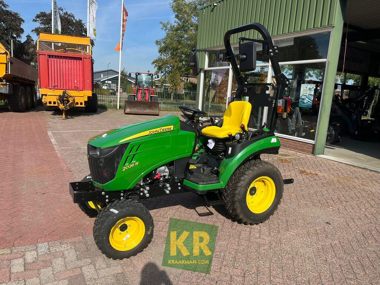 John Deere 2026R  - جرار صغير: صور 1 John Deere 2026R  - جرار صغير: صور 1
