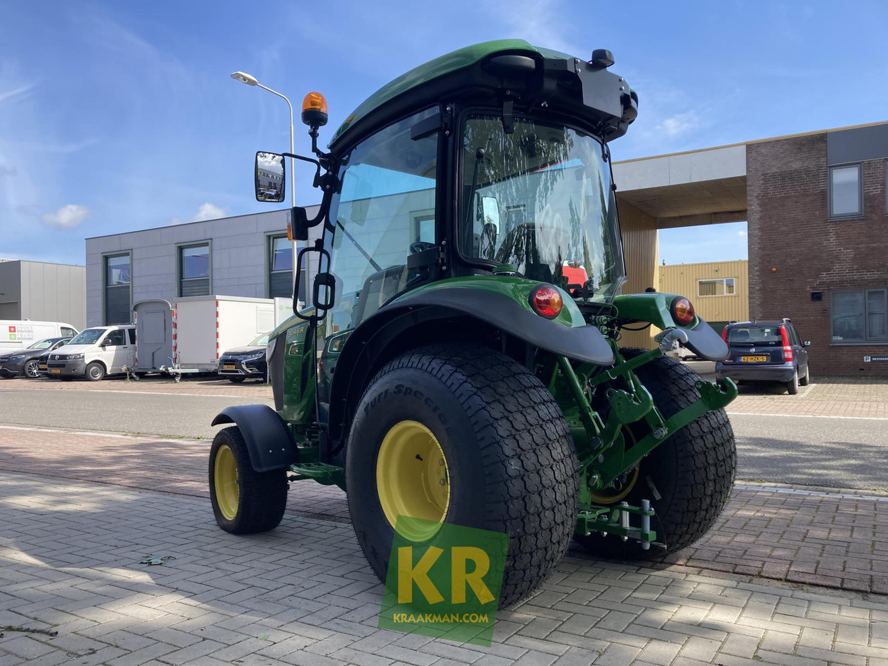 John Deere 3046R - جرار صغير: صور 3 John Deere 3046R - جرار صغير: صور 3