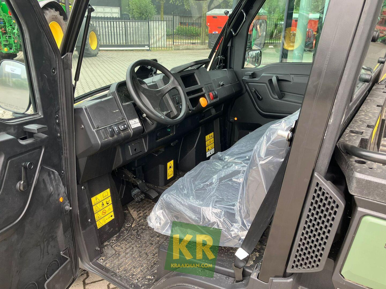 John Deere XUV875M - اتفس: صور 4 John Deere XUV875M - اتفس: صور 4