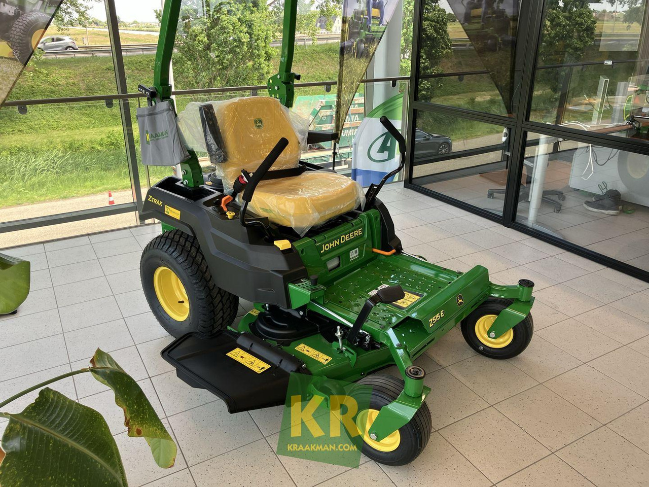 John Deere Z515E ZEROTURN - جزازة المروج: صور 2 John Deere Z515E ZEROTURN - جزازة المروج: صور 2