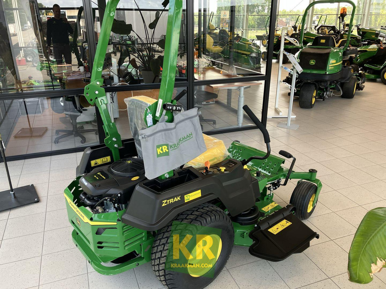 John Deere Z515E ZEROTURN - جزازة المروج: صور 4 John Deere Z515E ZEROTURN - جزازة المروج: صور 4